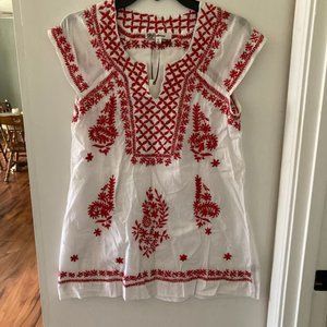 Top made by Laffaire size small colors are red and white.